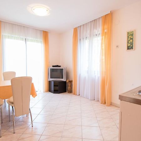 Apartments Laura Матульи Экстерьер фото