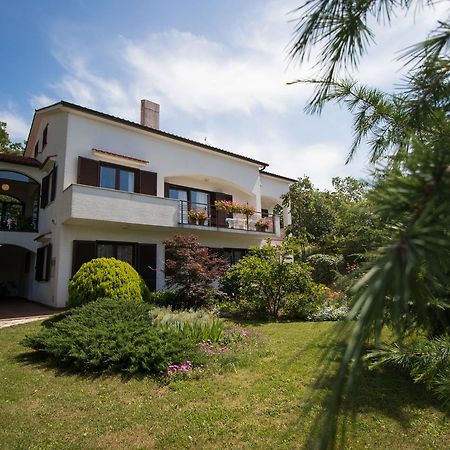 Apartments Laura Матульи Экстерьер фото