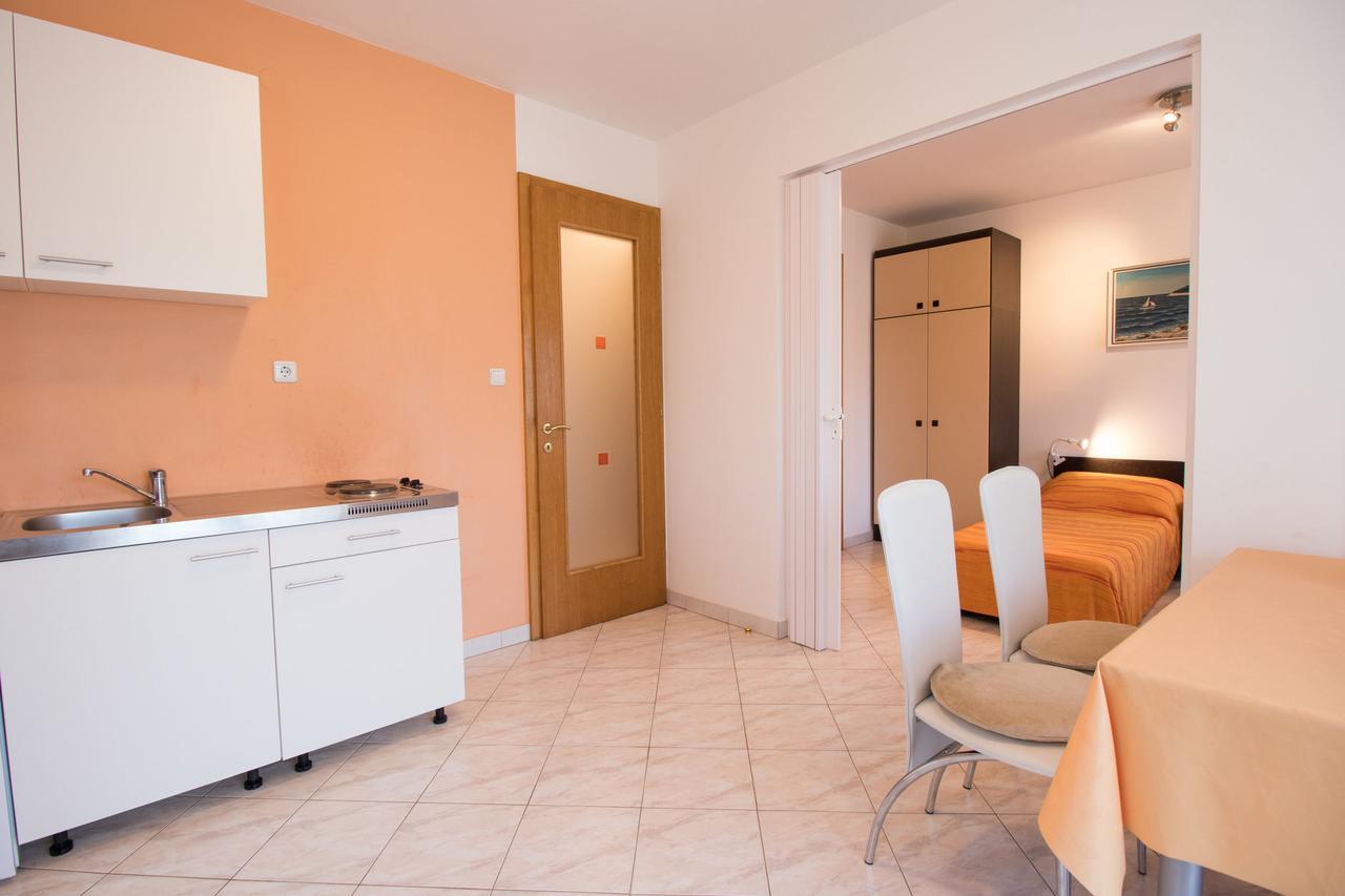 Apartments Laura Матульи Экстерьер фото