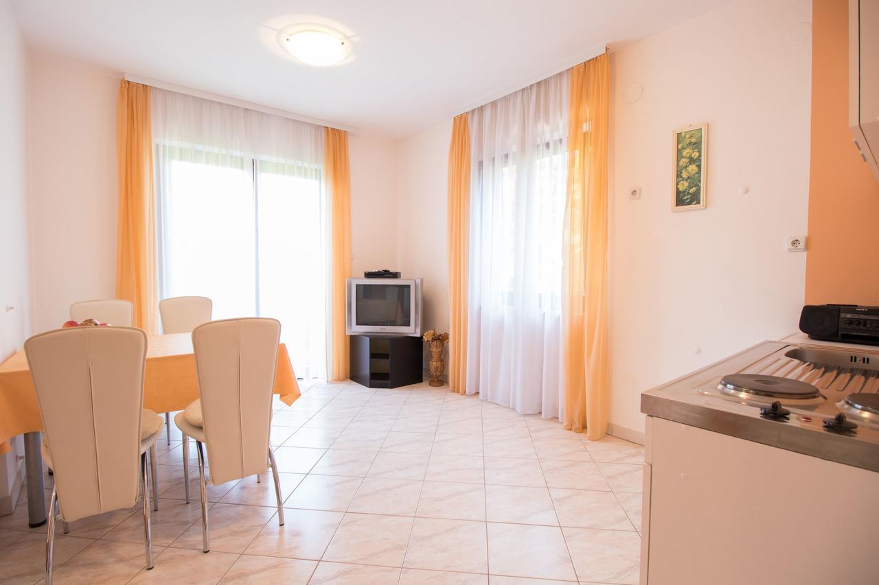 Apartments Laura Матульи Экстерьер фото