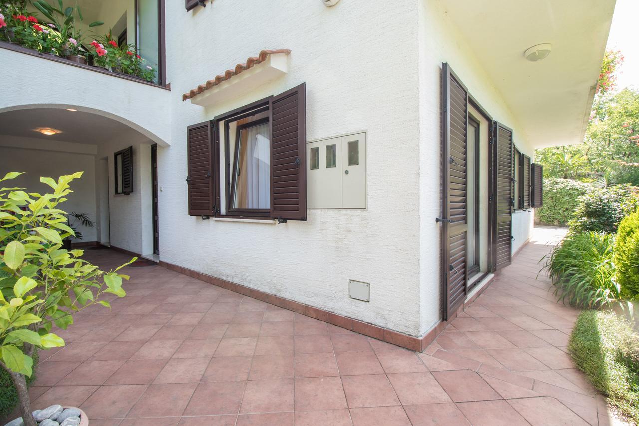 Apartments Laura Матульи Экстерьер фото