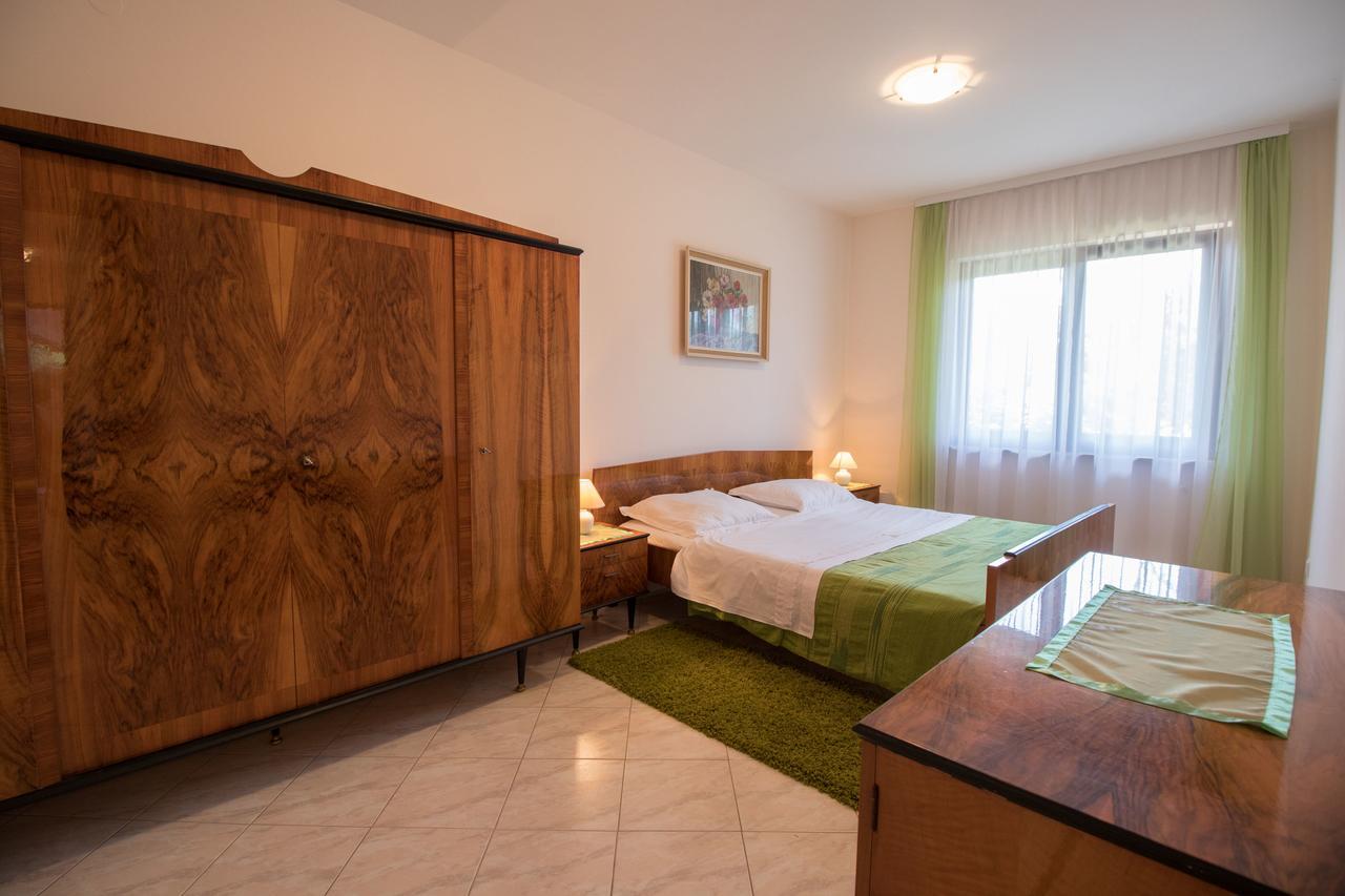 Apartments Laura Матульи Экстерьер фото
