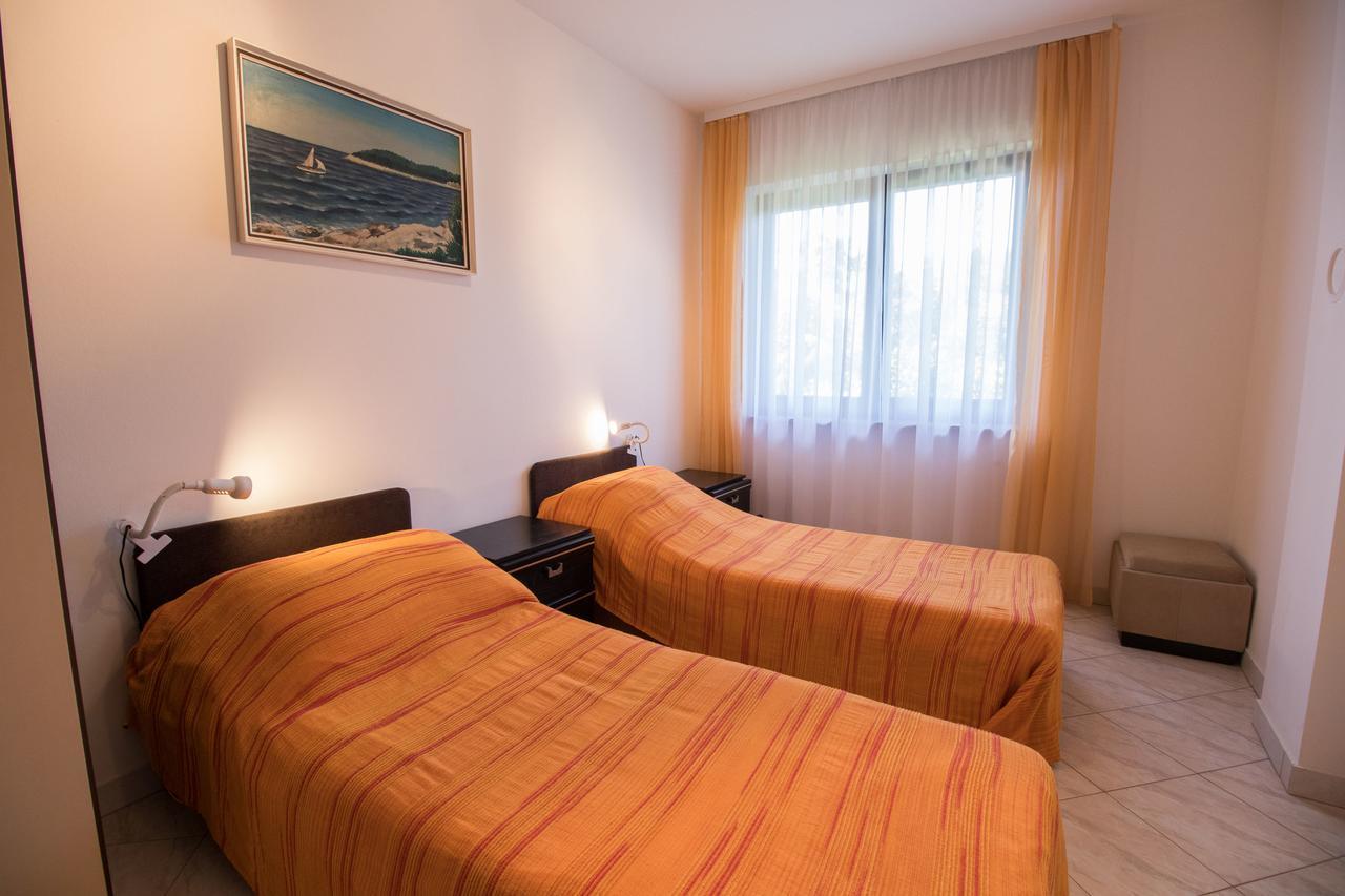 Apartments Laura Матульи Экстерьер фото