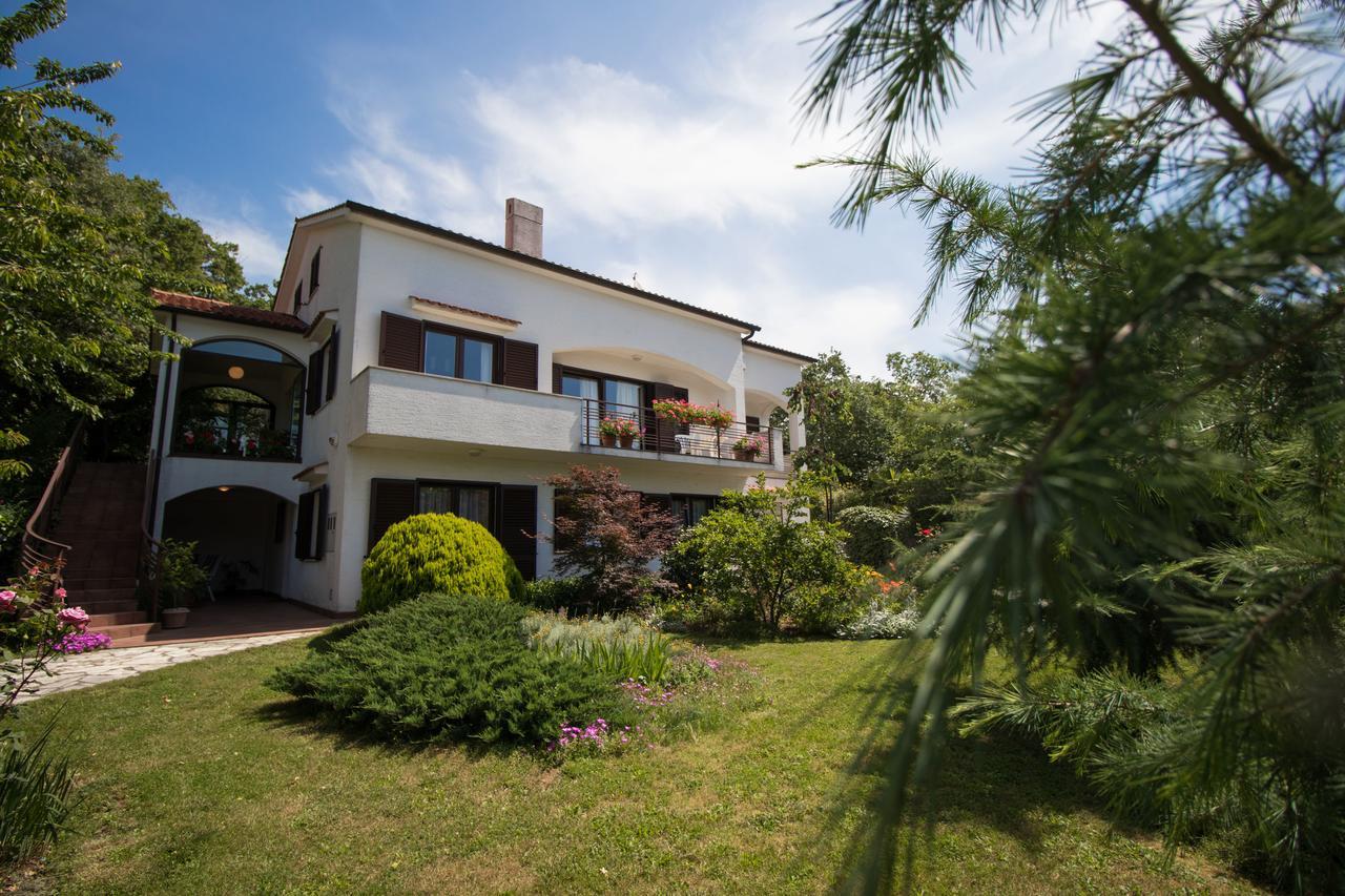 Apartments Laura Матульи Экстерьер фото
